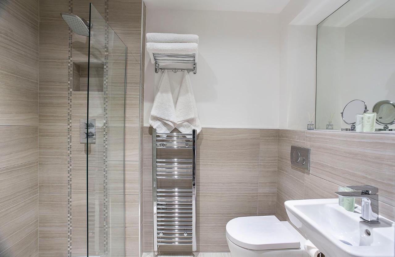 Waters Edge At Cocoa Suites Йорк Экстерьер фото